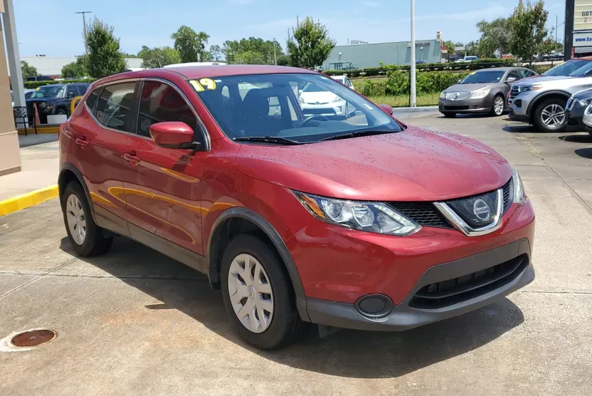 2019 Nissan Rogue Sport S photo 1