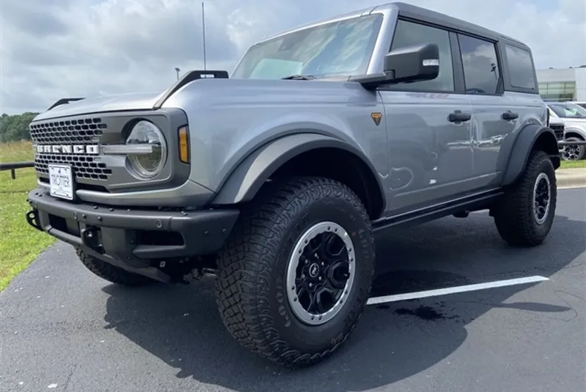 2024 Ford Bronco Badlands photo 1
