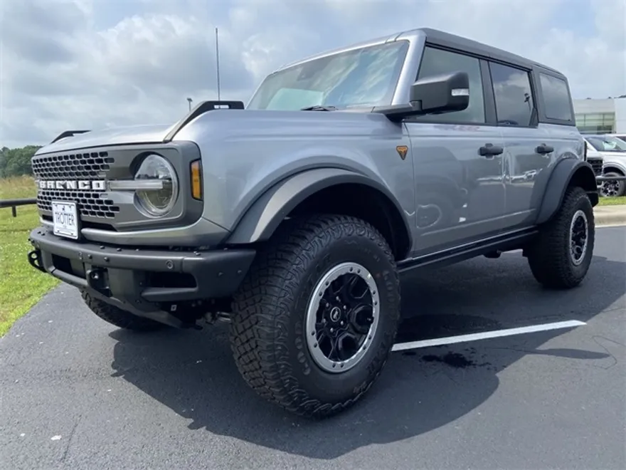 2024 Ford Bronco Badlands photo 1
