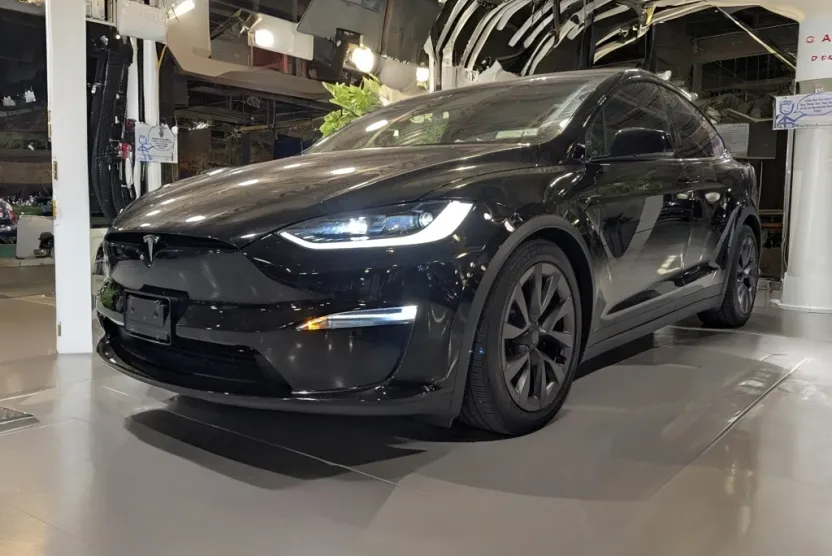 2025 Tesla Model X photo 1
