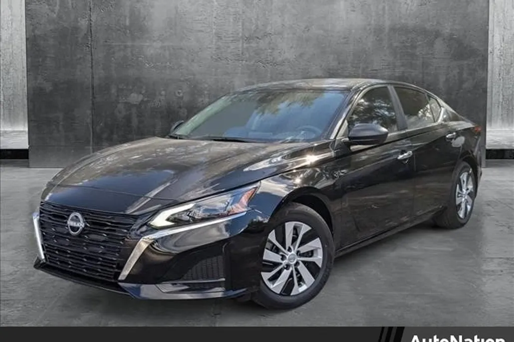 2025 Nissan Altima S photo 1