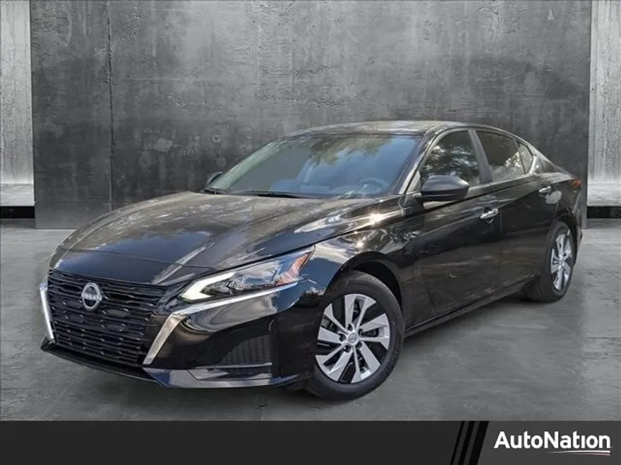 2025 Nissan Altima S photo 1