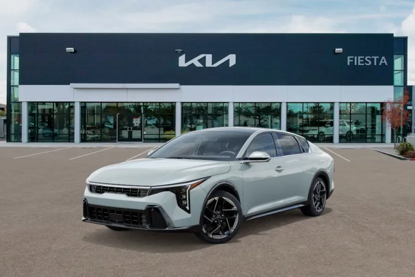 2025 Kia K4 GT-Line photo 1