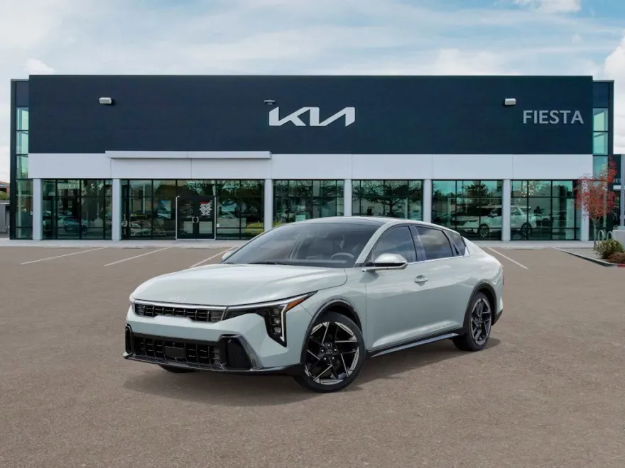 2025 Kia K4 GT-Line photo 1