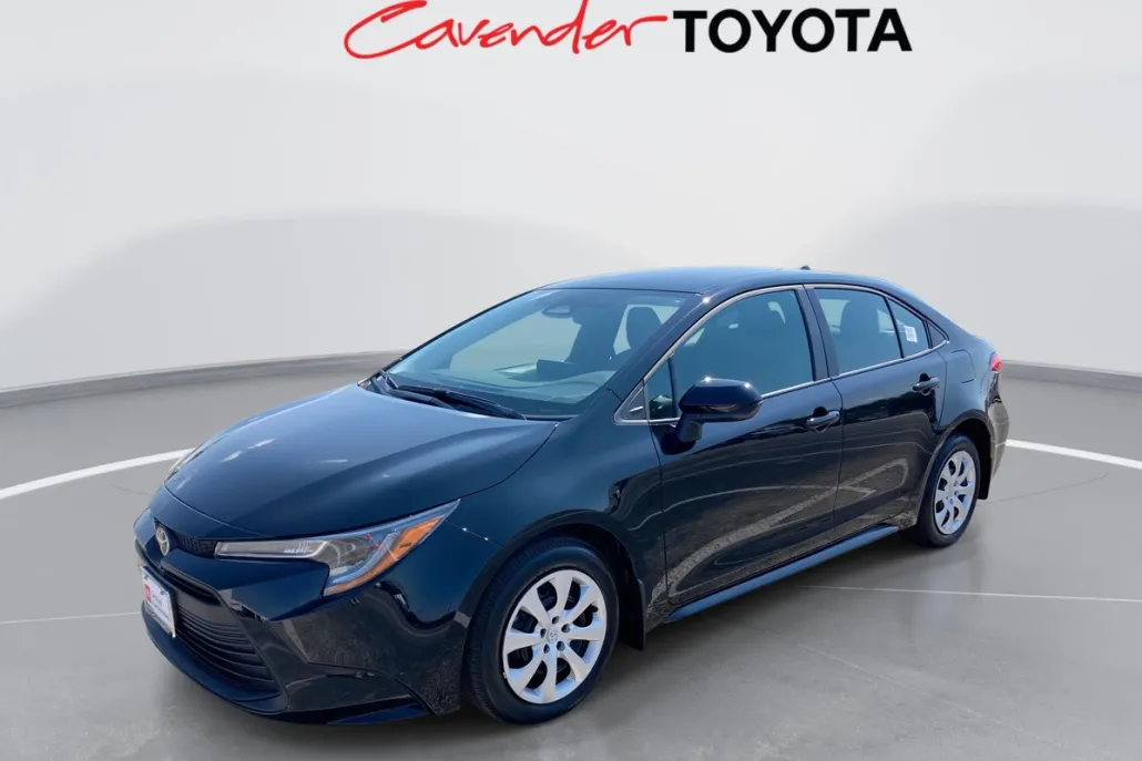 2025 Toyota Corolla LE photo 1
