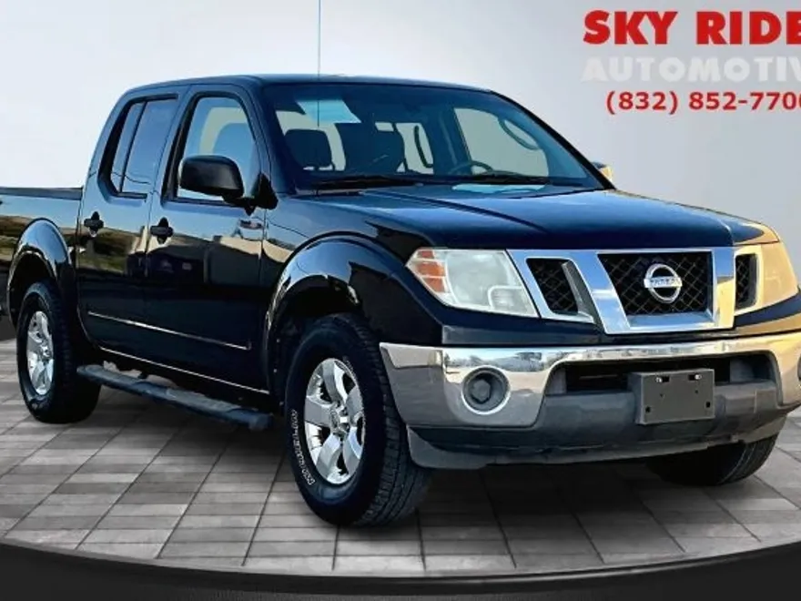 2010 Nissan Frontier Crew Cab SE photo 1