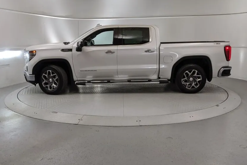 2022 Gmc Sierra 1500 SLT photo 1