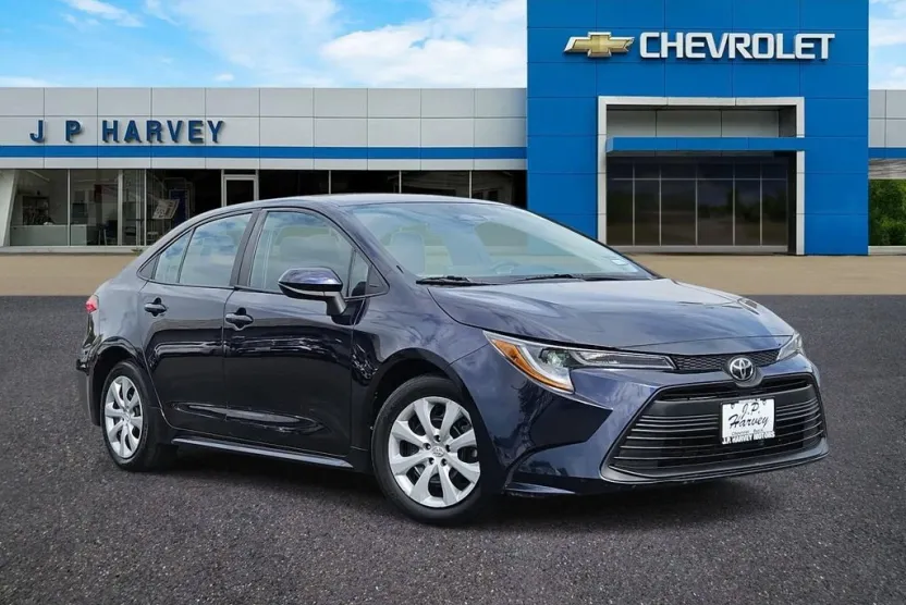 2023 Toyota Corolla LE photo 1