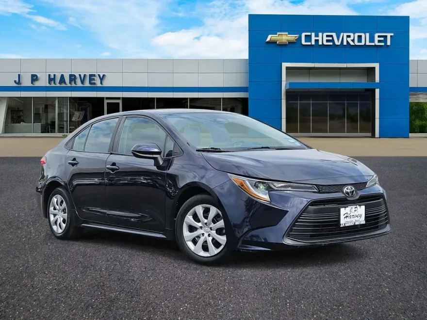 2023 Toyota Corolla LE photo 1