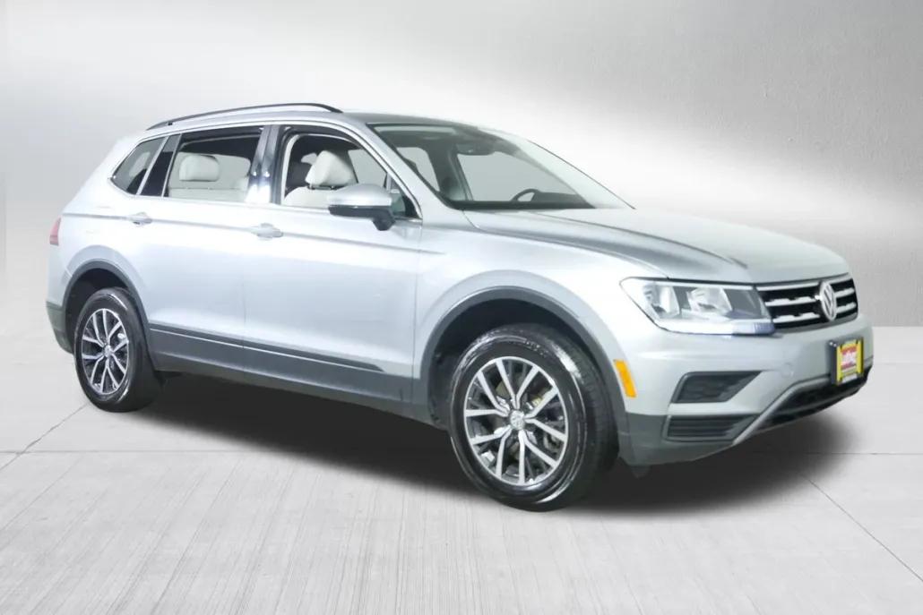 2019 Volkswagen Tiguan SEL R-Line photo 1