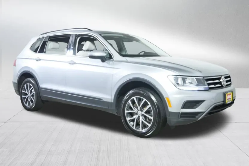 2019 Volkswagen Tiguan SEL R-Line photo 1