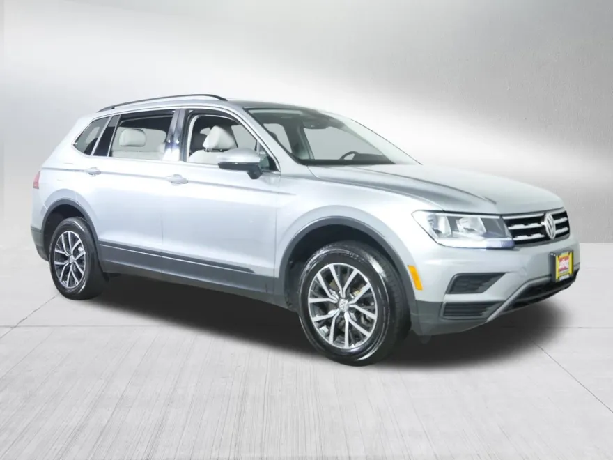 2019 Volkswagen Tiguan SEL R-Line photo 1