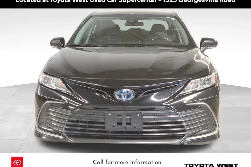 2022 Toyota Camry Hybrid LE photo 1
