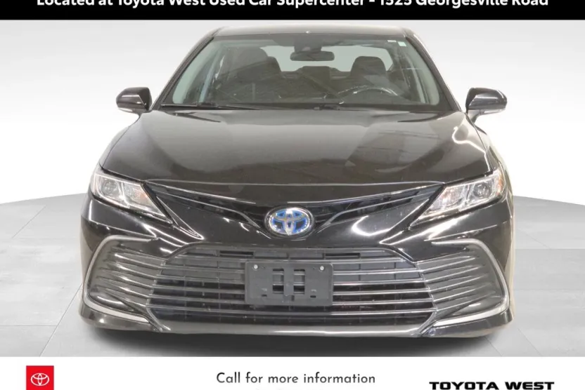2022 Toyota Camry Hybrid LE photo 1