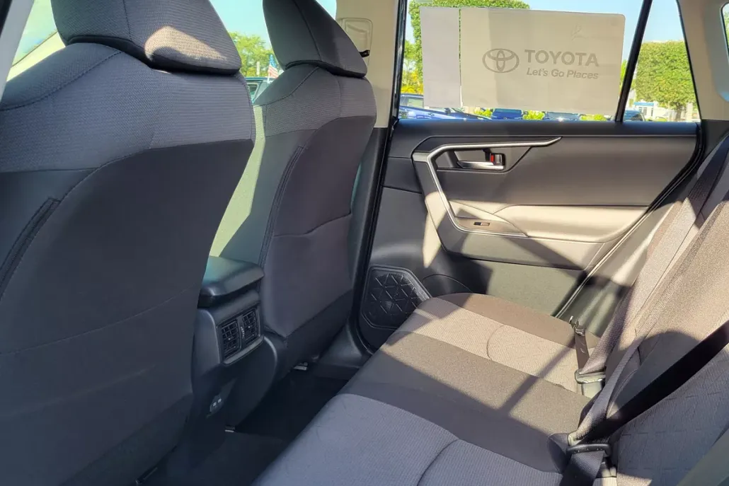 2025 Toyota RAV4 Hybrid XLE photo 1