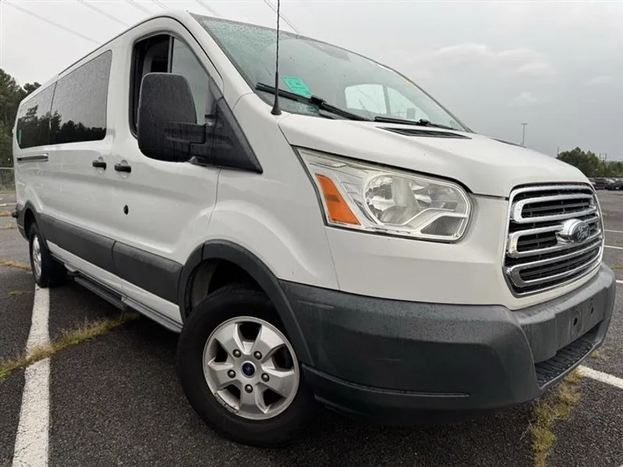 2017 Ford Transit XLT photo 1