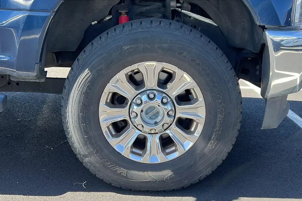 2017 Ford F-350 Lariat photo 1