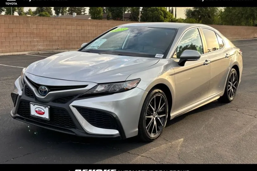 2023 Toyota Camry Hybrid SE photo 1