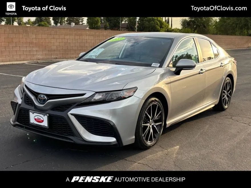 2023 Toyota Camry Hybrid SE photo 1