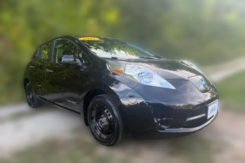 2017 Nissan Leaf S photo 1