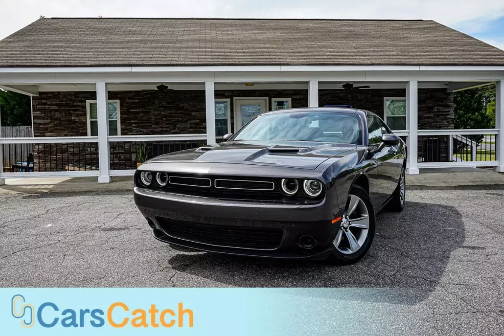 2015 Dodge Challenger SXT photo 1