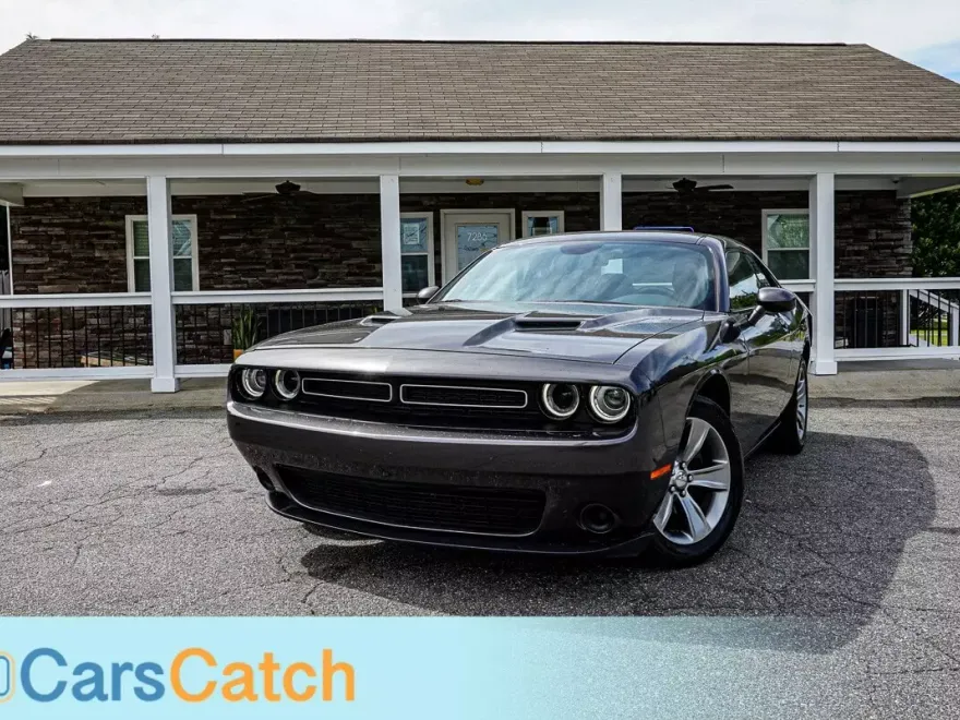 2015 Dodge Challenger SXT photo 1