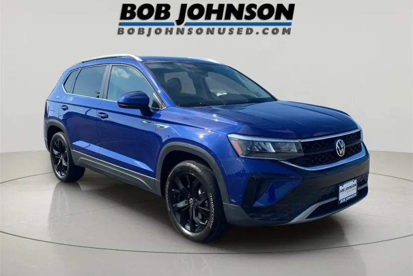 2022 Volkswagen Taos SE photo 1