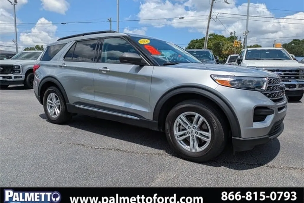 2023 Ford Explorer XLT photo 1