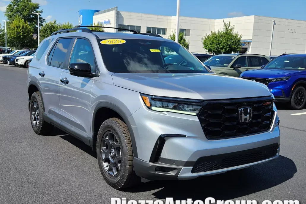 2025 Honda Pilot TrailSport photo 1
