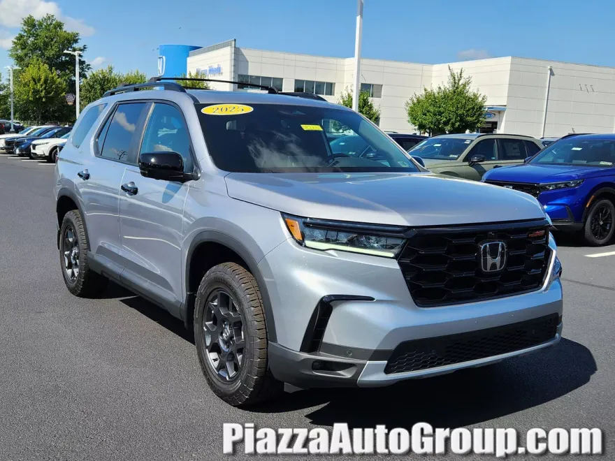 2025 Honda Pilot TrailSport photo 1