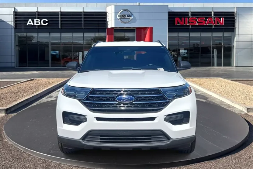 2020 Ford Explorer XLT photo 1
