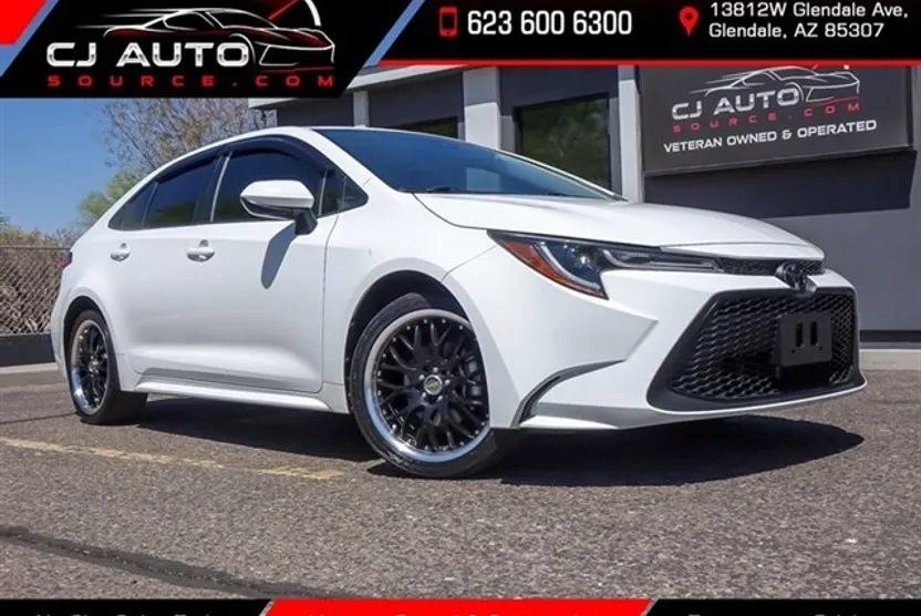 2021 Toyota Corolla LE photo 1