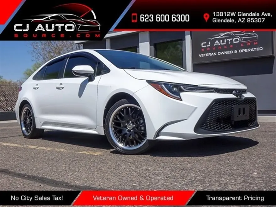 2021 Toyota Corolla LE photo 1
