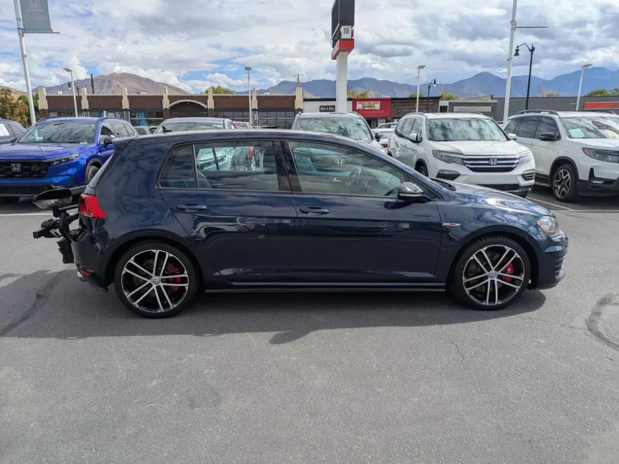 2017 Volkswagen Golf GTI Sport photo 1