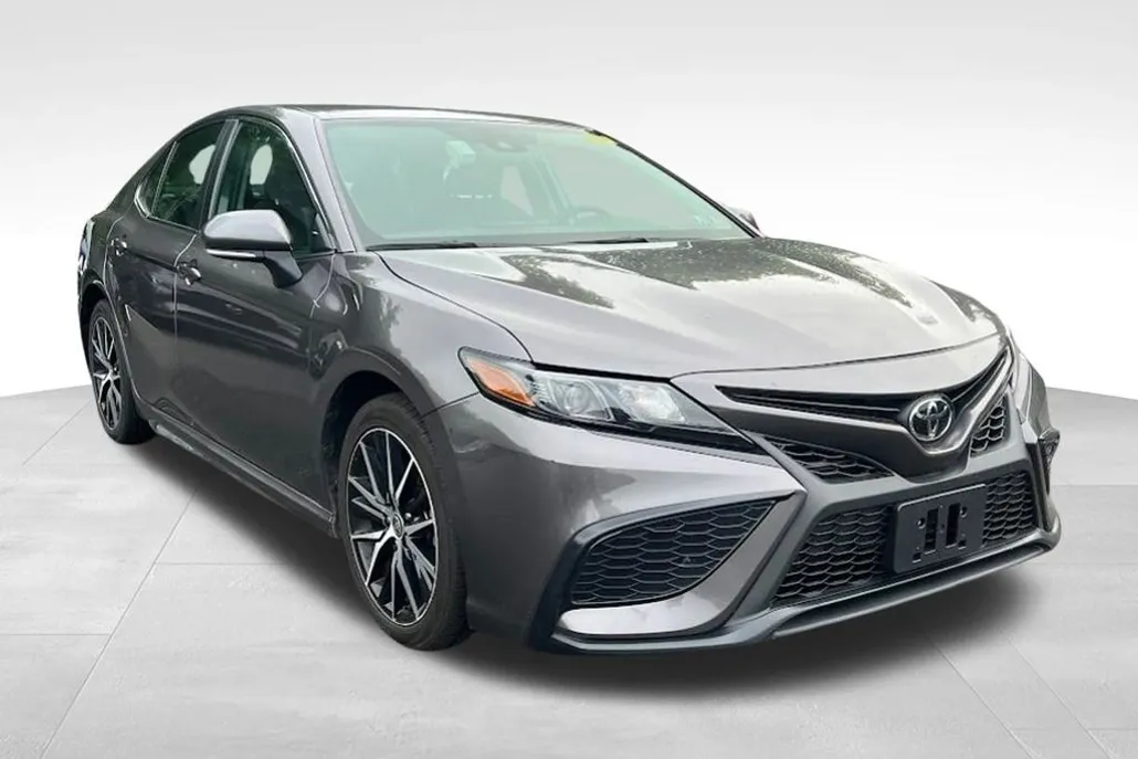 2023 Toyota Camry SE photo 1