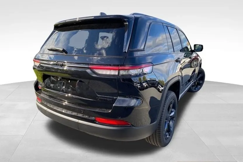 2025 Jeep Grand Cherokee Limited photo 1