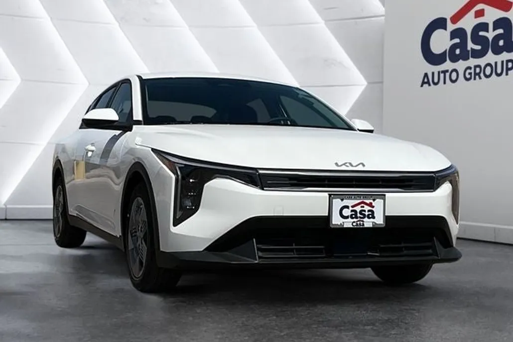 2025 Kia K4 LX photo 1