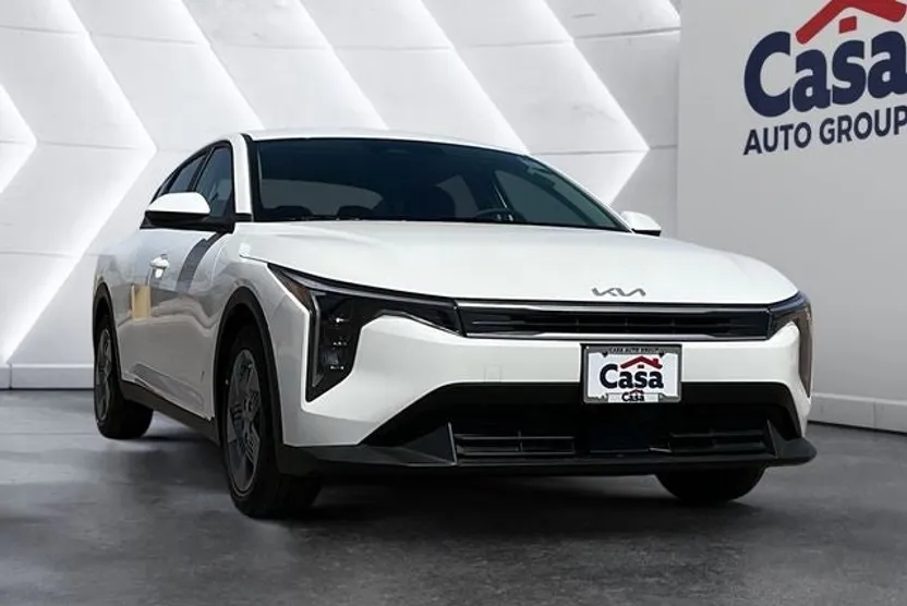 2025 Kia K4 LX photo 1