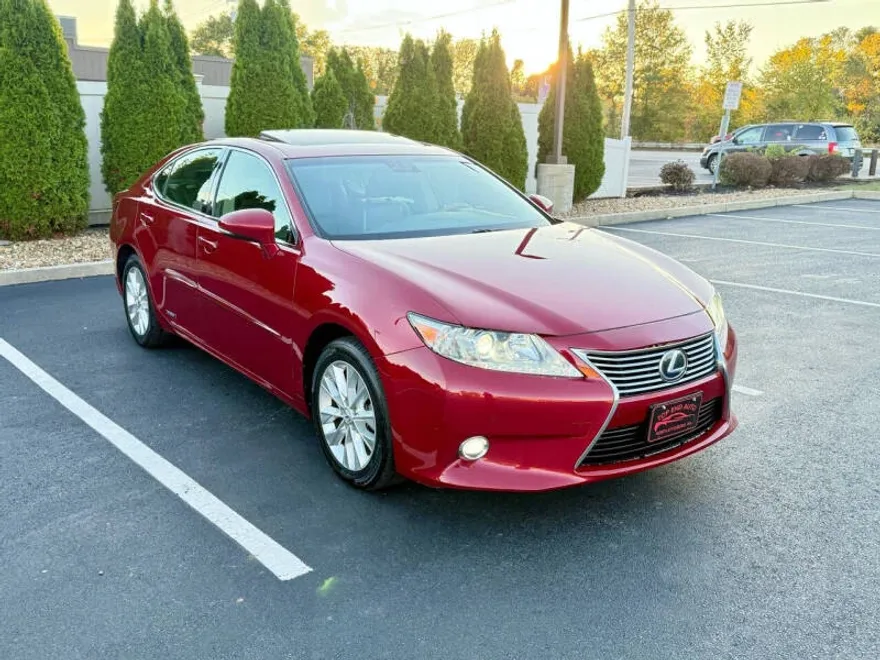 2015 Lexus ES 300h photo 1