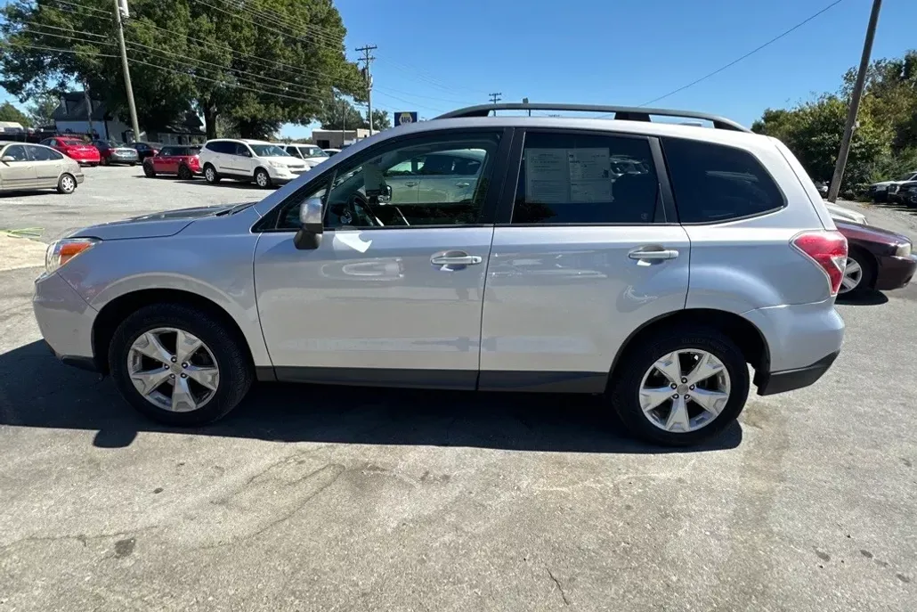 2016 Subaru Forester 2.5i Premium photo 1