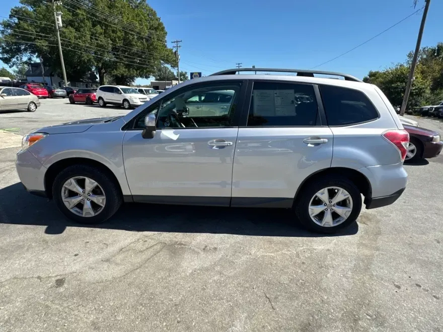 2016 Subaru Forester 2.5i Premium photo 1