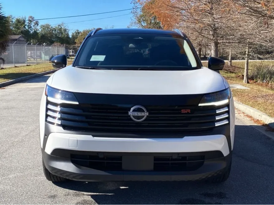 2025 Nissan Kicks SR photo 1