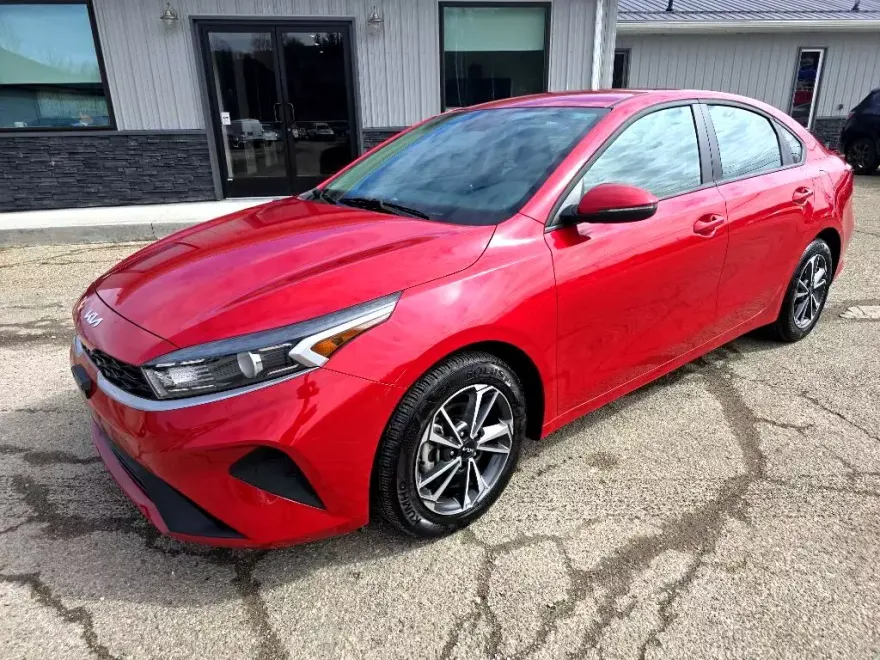 2023 Kia Forte LXS photo 1