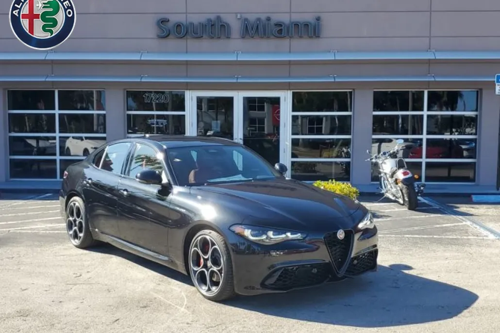 2025 Alfa Romeo Giulia photo 1