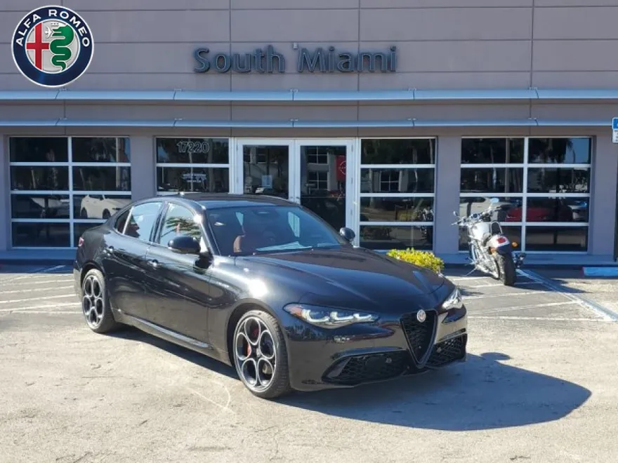 2025 Alfa Romeo Giulia photo 1