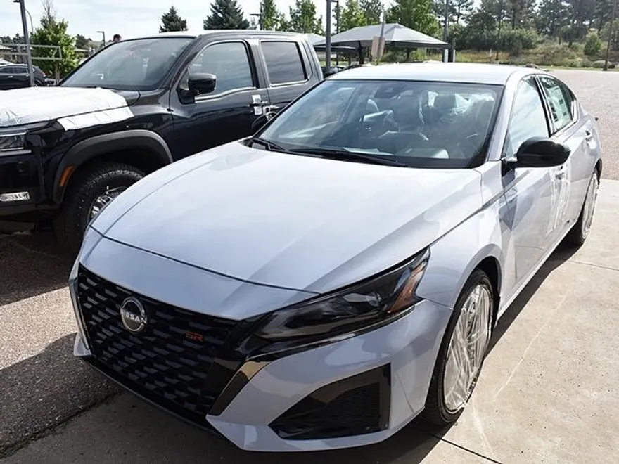 2025 Nissan Altima SR photo 1