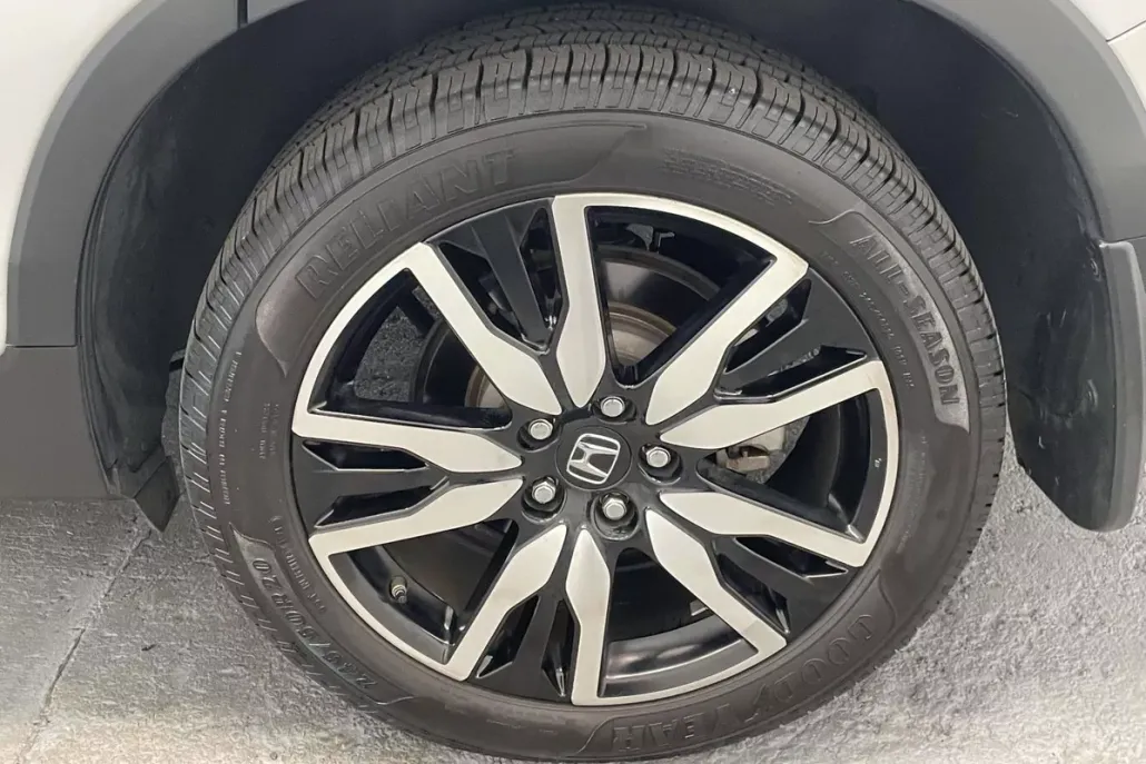 2020 Honda Pilot Touring photo 1