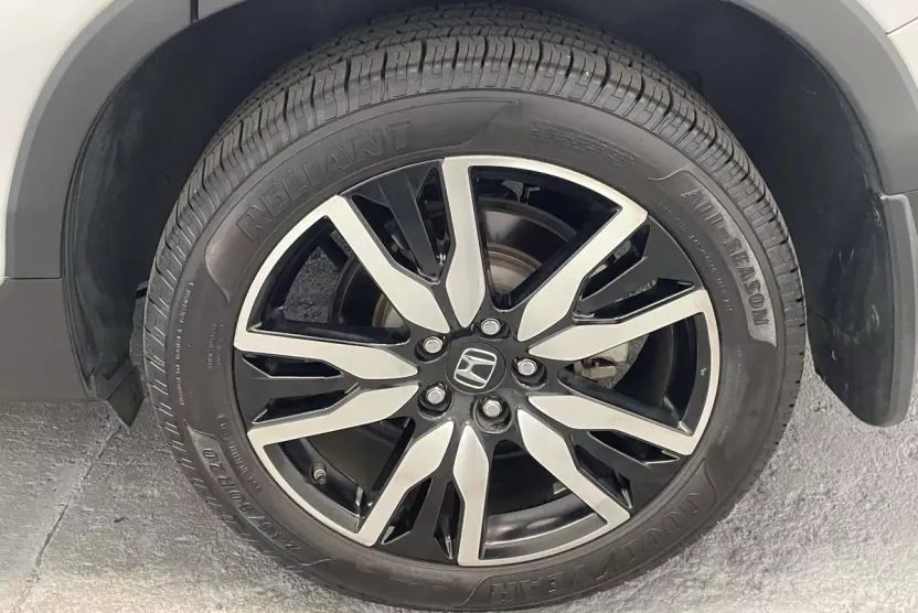 2020 Honda Pilot Touring photo 1