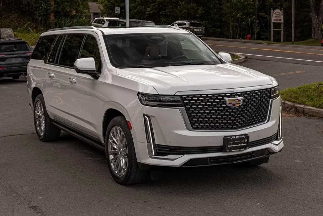 2022 Cadillac Escalade ESV Premium Luxury photo 1