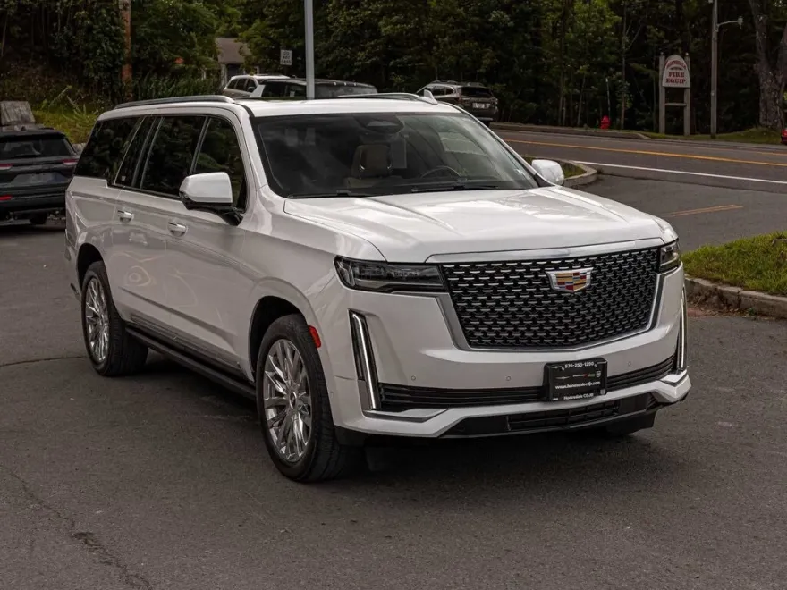 2022 Cadillac Escalade ESV Premium Luxury photo 1
